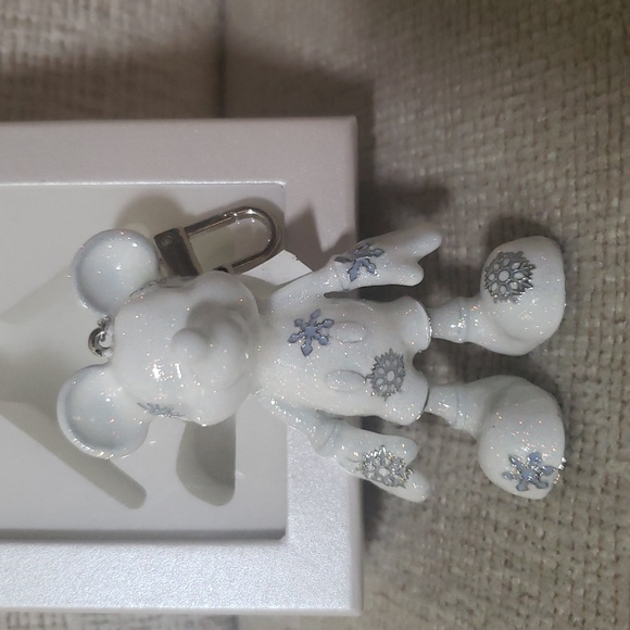 BaubleBar Accessories - Baublebar x Disney Mickey Mouse Bag White Winter Charm